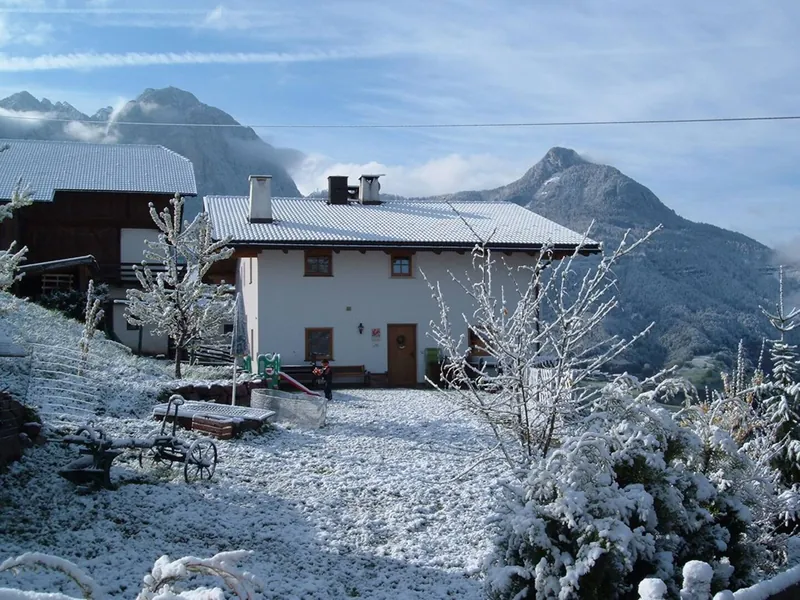 Der verschneite Staudnerhof im Winter